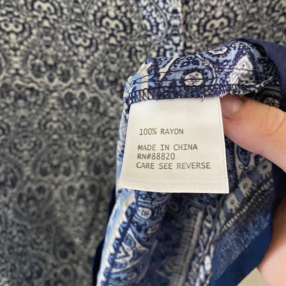 Ava Christine Patterned Sleeveless Blouse - Picture 5 of 5